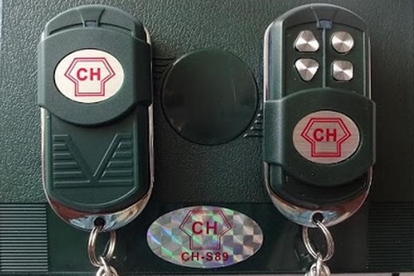 chìa khóa cửa cuốn CH