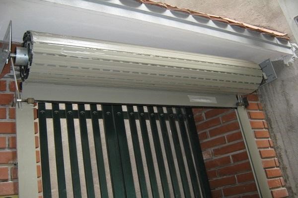 cửa hàng cửa cuốn TPHCM cửa hàng cửa cuốn TPHCM