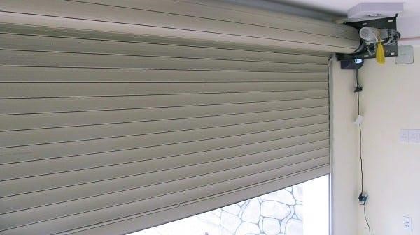 thi công hộp cửa cuốn