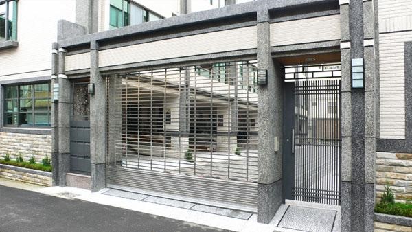 ﻿cửa cuốn ngoài trời