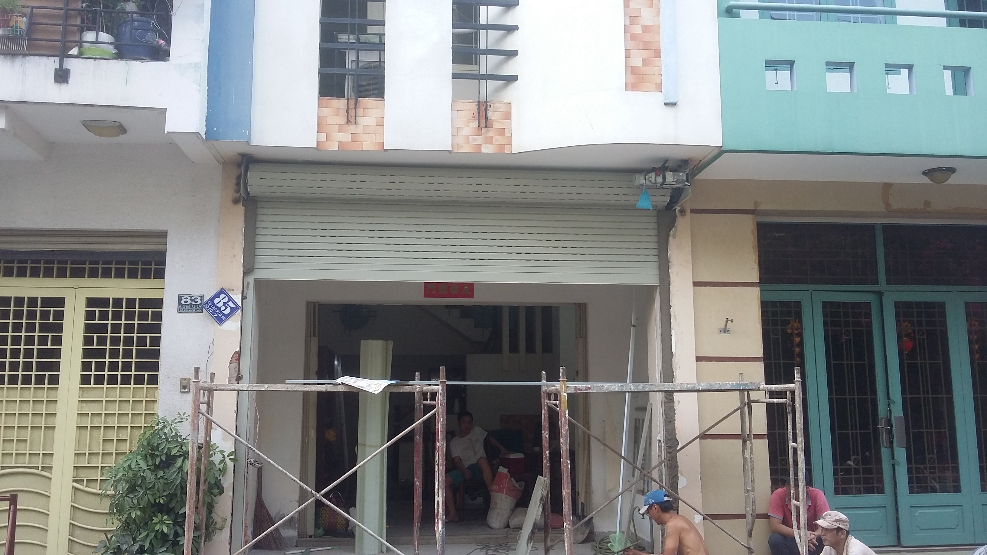 ﻿cửa cuốn nhôm điện