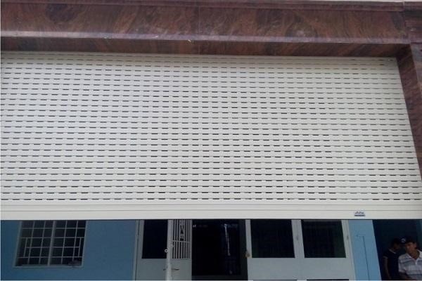 lắp cửa cuốn khe thoáng