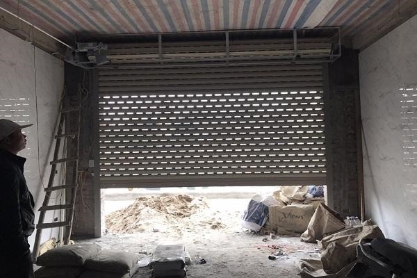 cách lắp đặt cửa cuốn khe thoáng