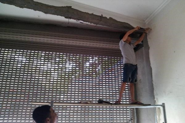 kỹ thuật lắp cửa cuốn khe thoáng